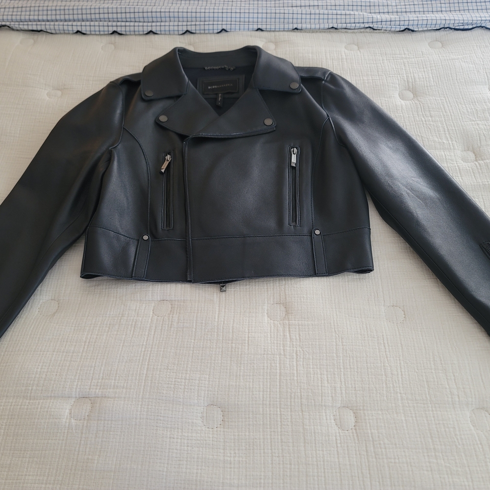 BCBG MAXAZRIA Navy Woman's Midriff Leather Biker Jacket, Mint L
